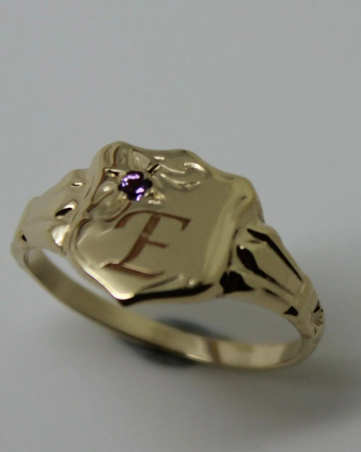 9ct Small Yellow Gold Amethyst Shield Signet Ring   Engraving Of One Initial - Choose your size