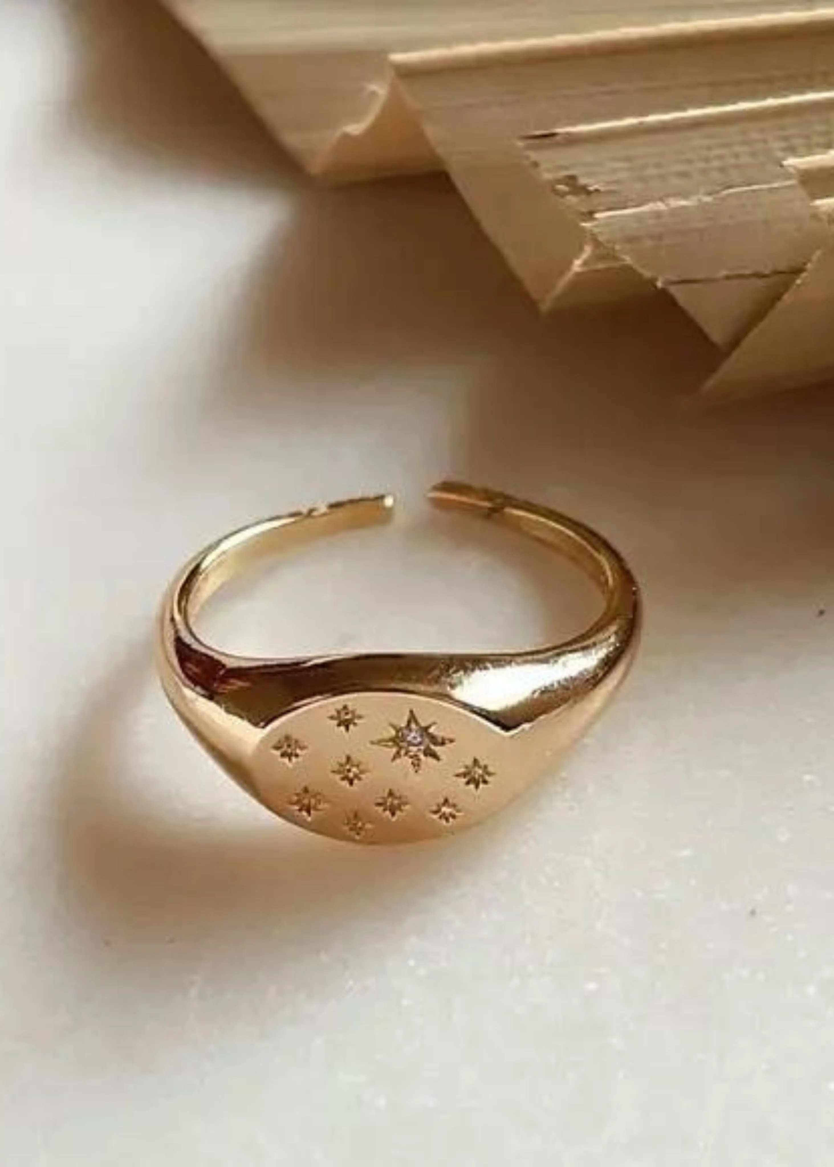 Etoile signet ring