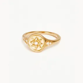 LIVE IN LOVE LOTUS SIGNET RING | Gold