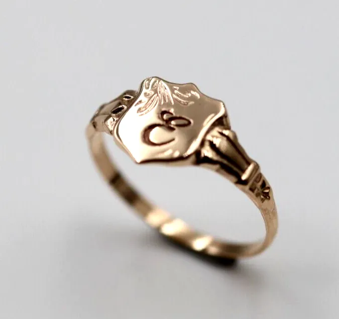 Size T1/2, 9ct 9kt Yellow, Rose or White Gold Shield Signet Ring   Engraving of one initial